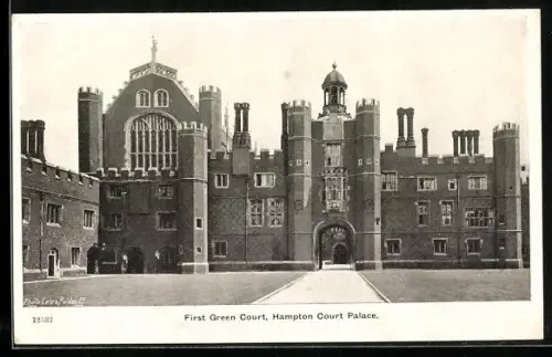 AK Hampton Court Palace, First Green Court