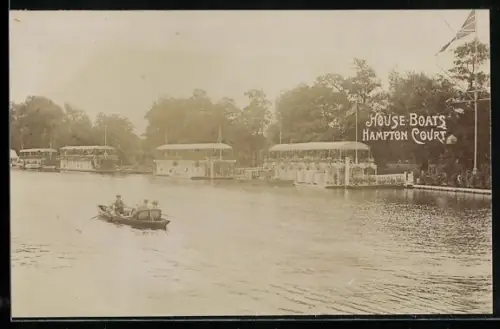 AK Hampton Court, House Boats