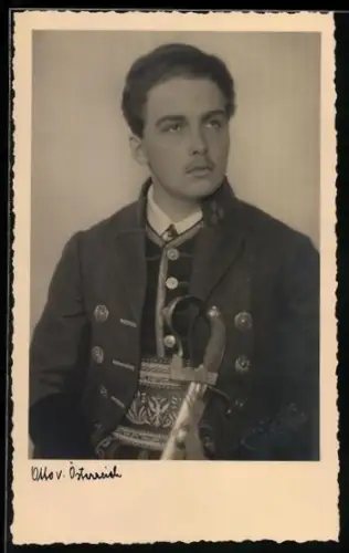 AK Kronprinz Otto von Österreich in Uniformrock mit Säbel