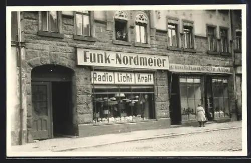 Foto-AK Oldenburg /Holstein, Radiogeschäft Funk-Nordmeier und Schuhhaus für alle