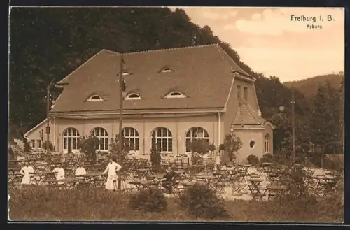 AK Freiburg i. B., Gasthaus Kyburg mit Kellnern im Garten