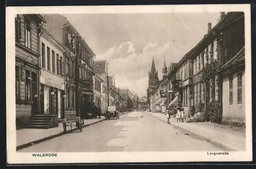 AK Walsrode, Langestrasse mit Geschäften, Rathaus, Kindergruppe