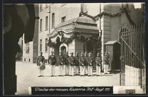 Foto-AK Rastatt, Wache der neuen Kaserne, Infanterie-Regiment 111