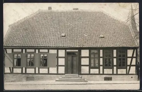 Foto-AK Remkersleben, Frontansicht eines Hauses