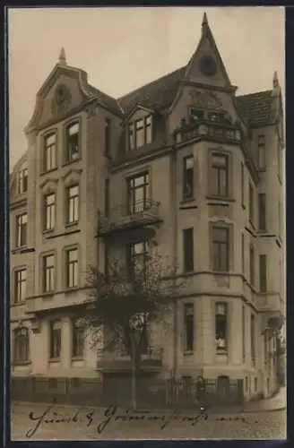 Foto-AK Hannover, Wohnhaus an der Strassenecke Grimmstrasse