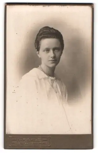 Fotografie A. Kahle, Pulsnitz, Wettinplatz, Anna Bartusch ca. 1920