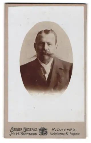 Fotografie Atelier Electric, München, Zweibrückenstrasse 8, Herr Specht im Porträt