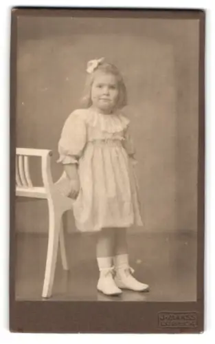 Fotografie J. Maass, Lübeck, Breitestr. 37, Anita als Mädchen 1914