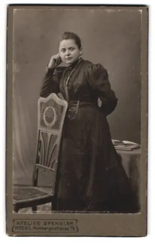 Fotografie Atelier Spengler, Moers, Hombergerstrasse 76, Frau Siebeth im Jahre 1912