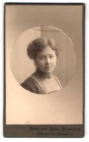 Fotografie Carl Schäfer, Elberfeld, Kipdorf 57, Porträt von Auguste Kniekamp 1911