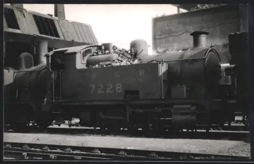 Fotografie britische Eisenbahn LNER, Dampflok, Lokomotive No. 7228