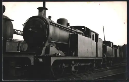 Fotografie Ansicht London-Stratford, britische Eisenbahn, Dampflok, Lokomotive No. 8003 in Dead Road