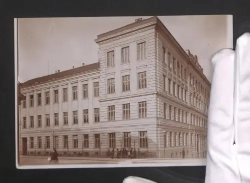 Fotografie Ansicht Wien, Partie am K.u.K. Staats-Gymnasium in der Klsotergasse