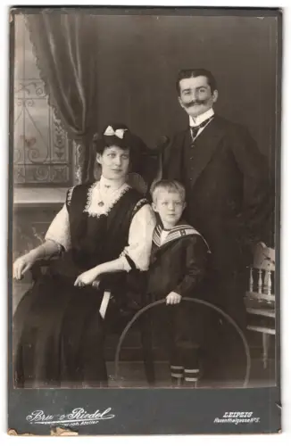 Fotografie Bruno Riedel, Leipzig, Rosenthalgasse 9, Paul Urban mit Familie