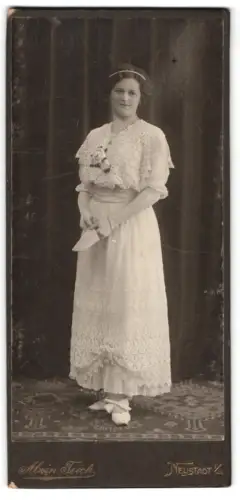 Fotografie Alwin Teich, Neustadt, Hertha mit 18 Jahren 1913