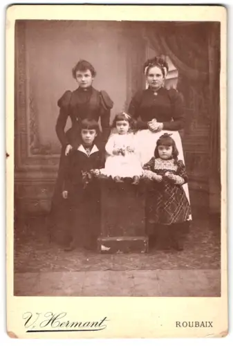 Fotografie V. Hermant, Roubaix, Grande Rue 165, Agathe Stegmann mit ihrer Familie