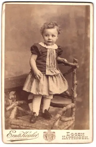 Fotografie Ernst Kessler, Essen, Frau Weidemann als kleines Kind