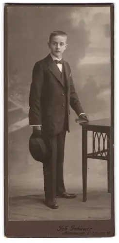 Fotografie Geb. Gebauer, Mülhausen i. E., Schulstrasse 17, Rudolf Loburger zu seiner Konfirmation am 21. März 1915