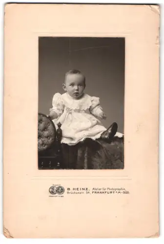 Fotografie B. Heinz, Frankfurt a. M., Brückenstr. 54, Ria Heberer als Kleinkind