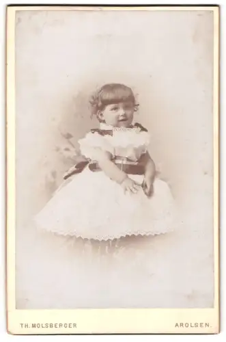 Fotografie Th. Molsberger, Arolsen, Lieschen in hellem Kleid