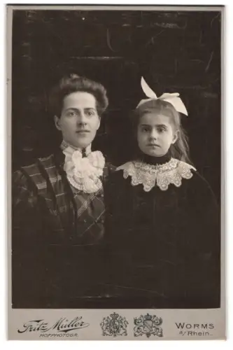 Fotografie Fritz Müller, Worms, Siegfried Strasse 36, Ernestine Frank und Frieda