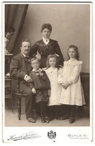 Fotografie Heinrich Körner, Schleiz, Poststrasse 3, Otto Kniert mit seiner Familie 1904