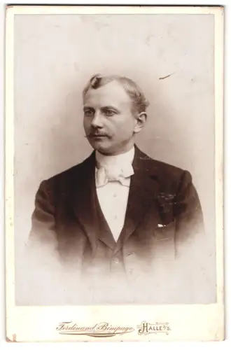 Fotografie Ferdinand Bimpage, Halle, Alte Promenade 9, Porträt von W. Sperling