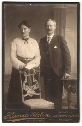 Fotografie Hansa Atelier, Hamburg-Altona, Reichenstr. 1, John und Luise Maymann zusammen im Porträt