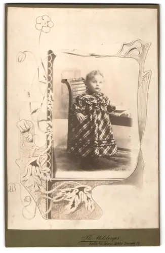 Fotografie Th. Molsberger, Halle, Steinweg 25, Elisabeth als kleines Kind im karierten Kleid