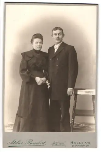 Fotografie Atelier Benckert, Halle, gr. Ulrichstr. 29, Emma und ihr Mann zusammen im Porträt