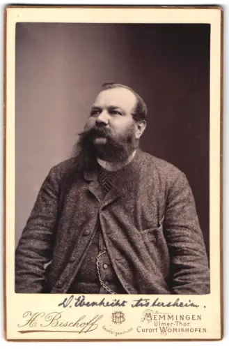 Fotografie H. Bischoff, Memmingen, Porträt eines Mannes mit üppigem Bart