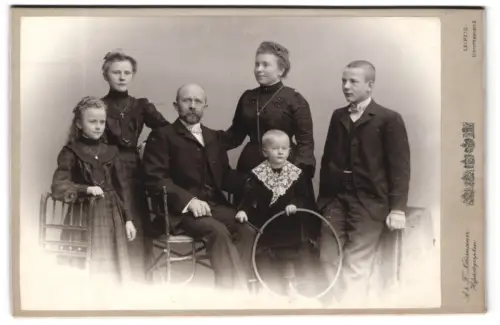 Fotografie A. & F. Naumann, Leipzig, Dorotheenstrasse 6, Louis mit Frau und Kindern