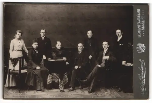 Fotografie Atelier Rembrandt, St. Johann-Saarbrücken, Bahnhofstr. 67, Gruppenbild der Familie Schröder