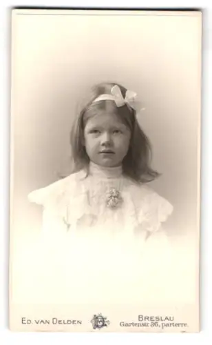 Fotografie Ed. van Delden, Breslau, Gartenstr. 36, Porträt eines jungen Mädchens