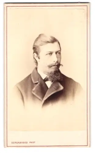 Fotografie Bergamasco, St. Petersburg, Perspektive de Nevsky, Porträt eines Mannes mit Bart