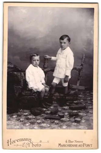 Fotografie Horemans, Marchienne-au-Pont, Rue Neuve 4, Zwei Jungen in eleganter Kleidung