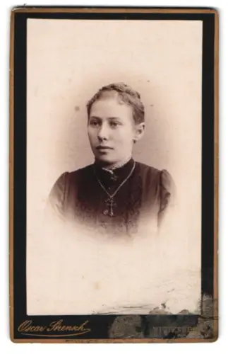 Fotografie Oscar Strensch, Wittenberg, Markt 14, Porträt einer jungen Frau