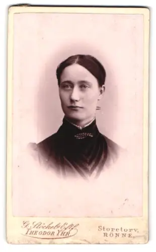 Fotografie G. Stöckel`s Eftf., Rønne, Storetorv, Porträt einer Frau