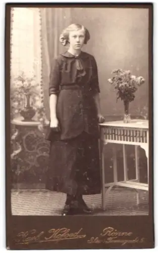 Fotografie Karl Kofoed, Rønne, Store Torvegade 5, Porträt einer jungen Frau