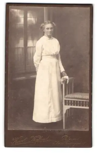 Fotografie Karl Kofoed, Rönne, Torvegade 5, Frau im weissen Kleid