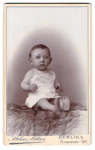 Fotografie Atelier Helios, Berlin, Oranienstrasse 155, Porträt eines Kleinkindes