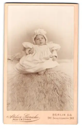 Fotografie Atelier Gericke, Berlin, Skalitzerstr. 54, Baby auf weichem Untergrund