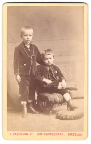 Fotografie N. Raschkow Jr., Breslau, Ohlauerstrasse 4, Zwei Kinder in eleganter Kleidung