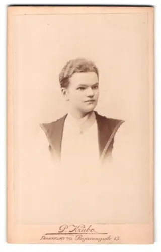 Fotografie P. Krabo, Frankfurt a. O., Regierungsstr. 13, Porträt eines jungen Mannes