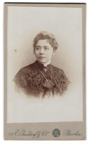 Fotografie A. Jandorf & Co., Berlin, N. Brunnen-Str. 19-21, Porträt einer Frau
