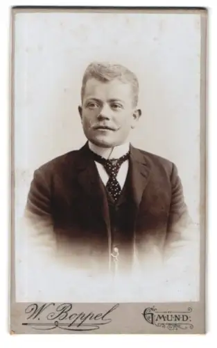 Fotografie W. Boppel, Gmünd, Portrait eines Mannes