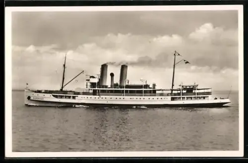 Foto-AK Norddeutscher Llyod Passagierschiff Glückauf auf See