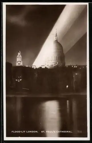 AK London, St. Paul`s Cathedral in Flood Light