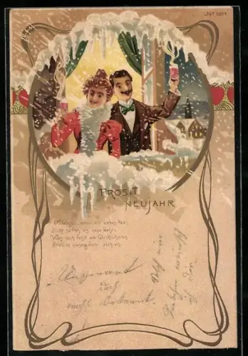 AK Liebespaar mit Glühwein schaut aus einem Fenster, verschneiter Rahmen