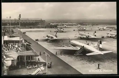 AK Schiphol-Amsterdam, Blick von der Plattform auf das Flugfeld